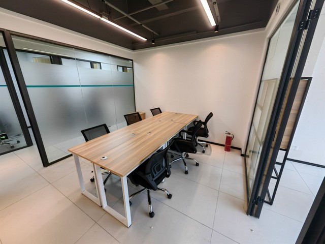 敞篷多功能工具车充电